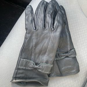 Driving gloves